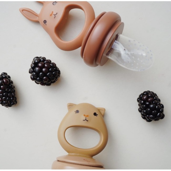 Konges Slojd silikonowy gryzak Bunny almond/terracotta