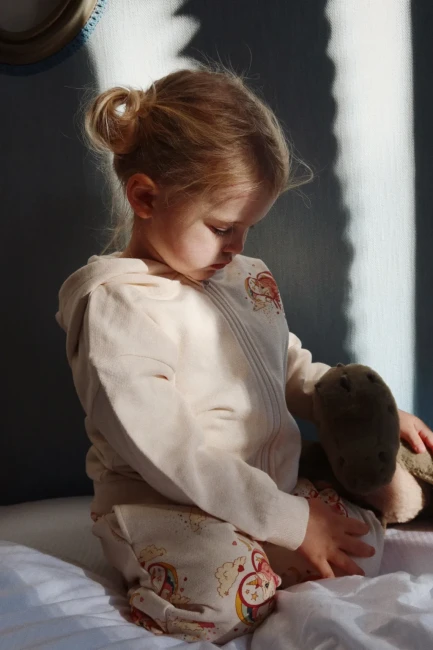 Konges Slojd bluza Lou rozpinana ecru z kapturem KS101570