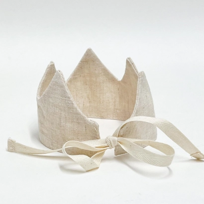 Przytullale korona lniana beżowa dla lalek Miniland 38cm