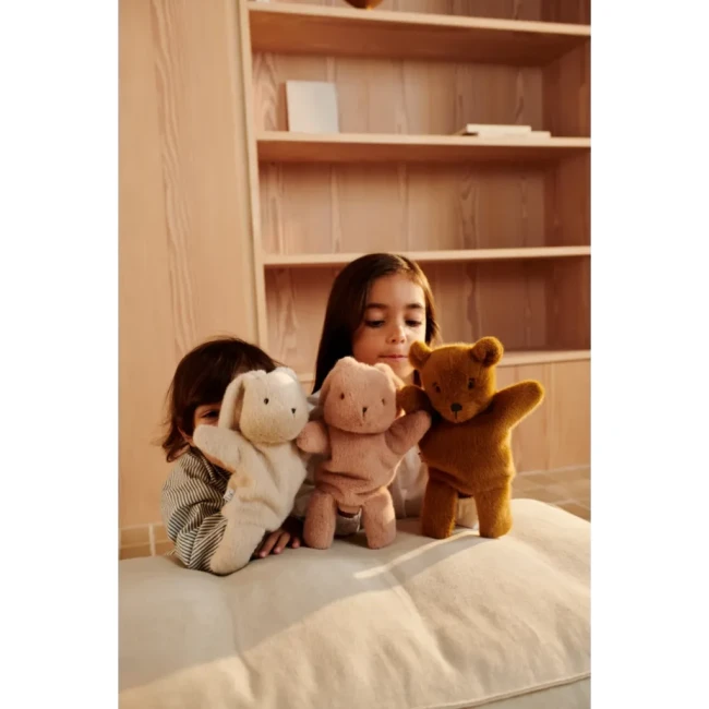 Miś pacynka Liewood Honor Bear hand puppet