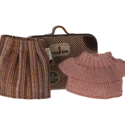 Maileg Ubranko myszki Knitted blouse and skirt in suitcase Grandma