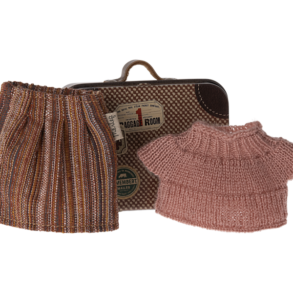 Maileg Ubranko myszki Knitted blouse and skirt in suitcase Grandma