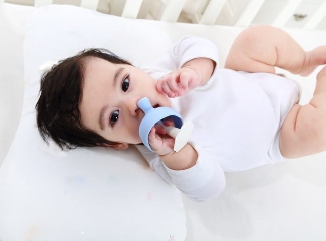 Mombella Gryzak Mushroom Light Blue P8101 Spacer/Smoczki i gryzaki - Kolibelek - artykuły dla dzieci Wolsztyn