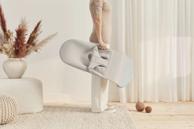 BABYBJORN - leżaczek BLISS 3D Jersey - Jasnobeżowy + Zabawka Googly Eyes Pastels