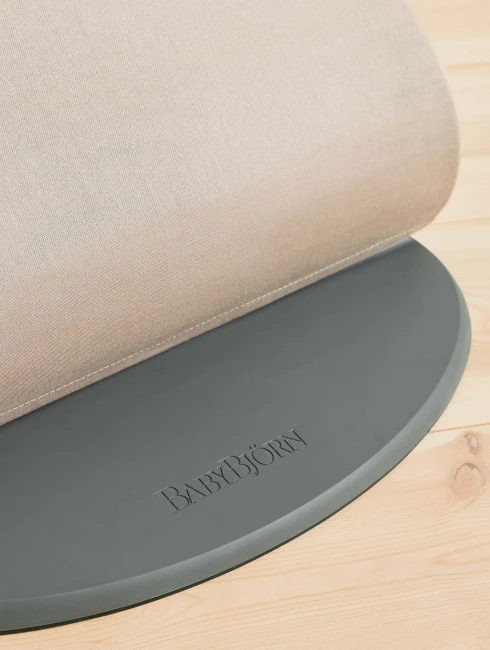 BABYBJORN - leżaczek BLISS Woven, Piaskowoszary + Zabawka