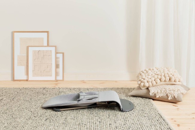 BABYBJORN - leżaczek BLISS 3D Jersey - Jasny Szary + Zabawka BALANCE - Soft Friends