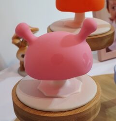 Mombella Gryzak Mushroom Pink P8110 Spacer/Smoczki i gryzaki - Kolibelek - sklep dla dzieci Wolsztyn