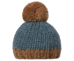 Maileg Ubranko – Knitted hat Petrol/Brown 16-8949-30
