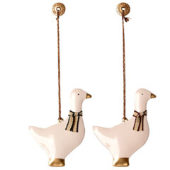 Maileg Dekoracja Bożonarodzeniowa Metla ornament Goose