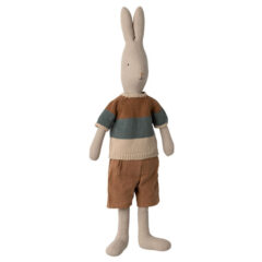 Maileg Króliczek Rabbit size 4, Classic Knitted shirt and shorts SS23